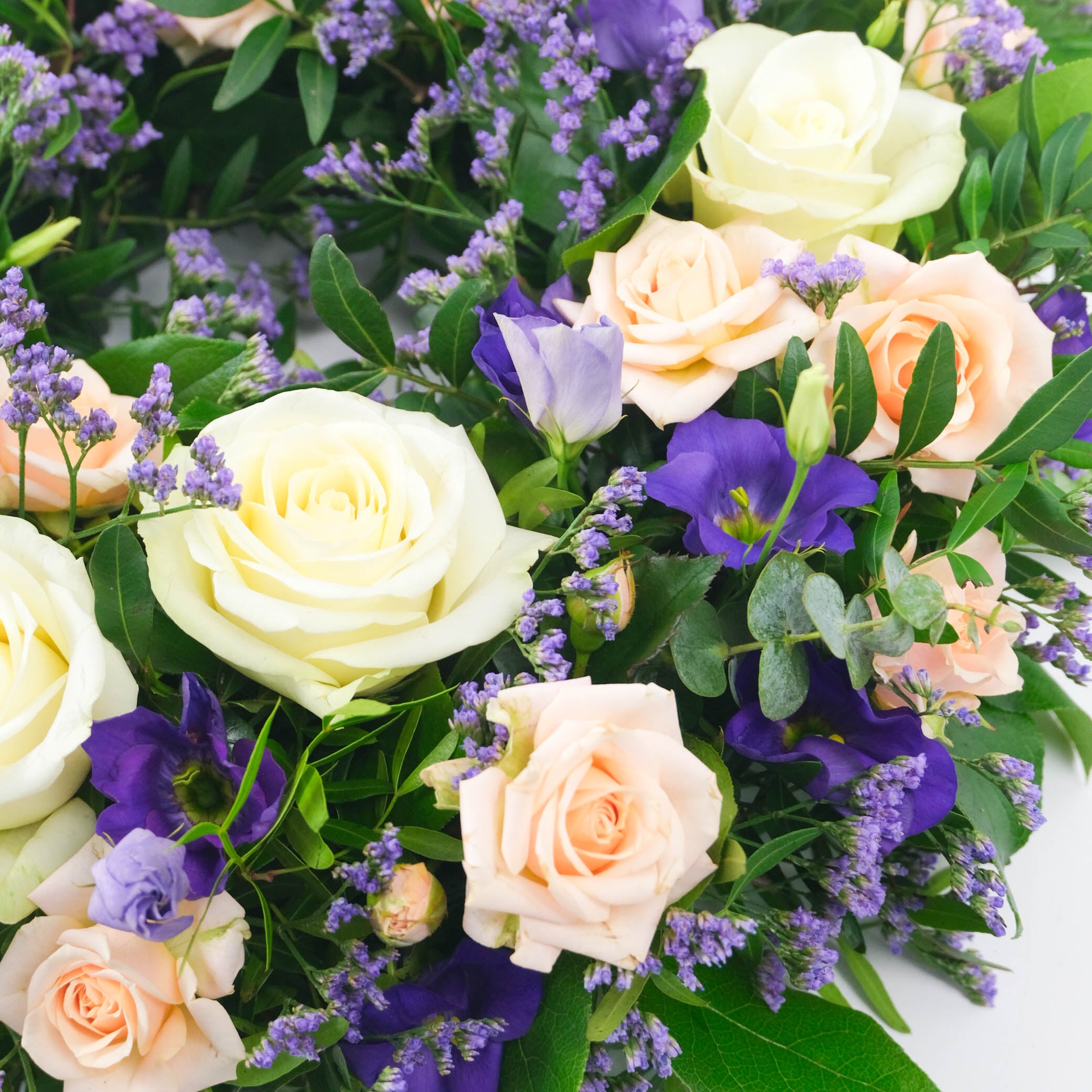 إكليل الخوخ والأبيض والأزرق